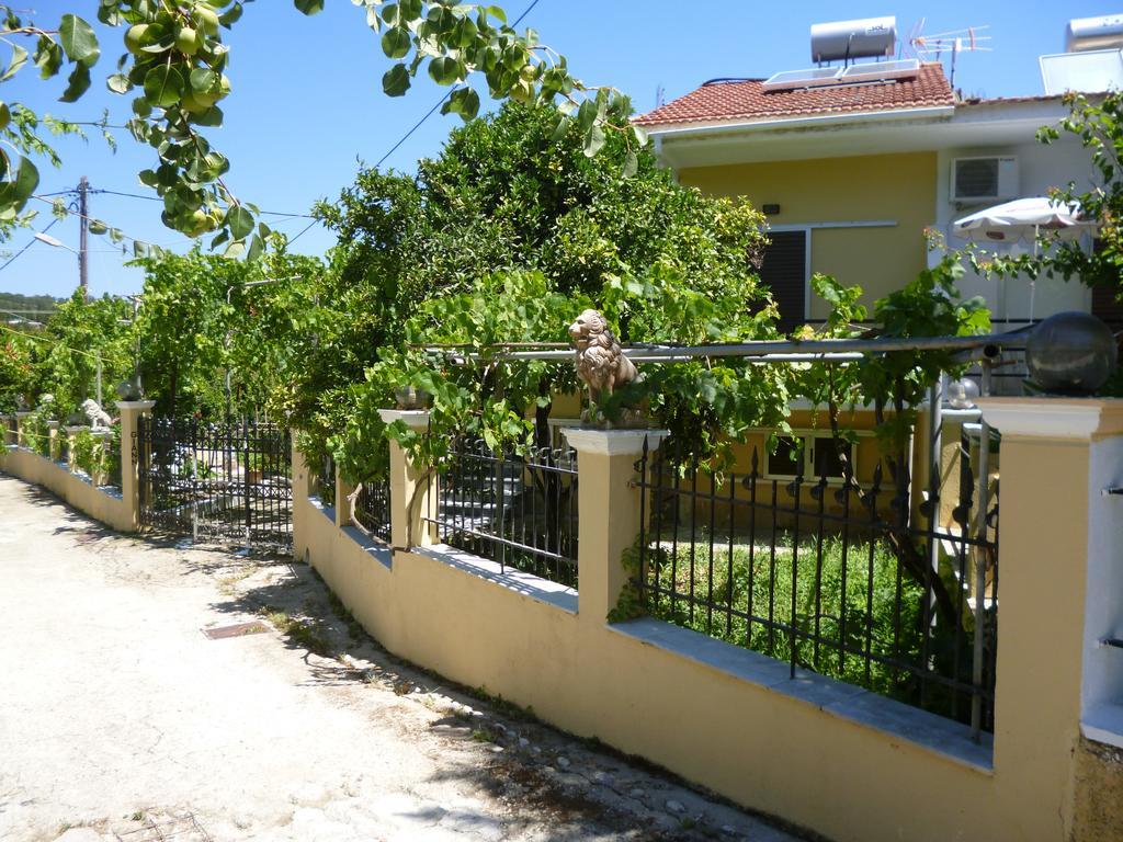 Giannis Apartment Agios Georgios Pagon Bagian luar foto