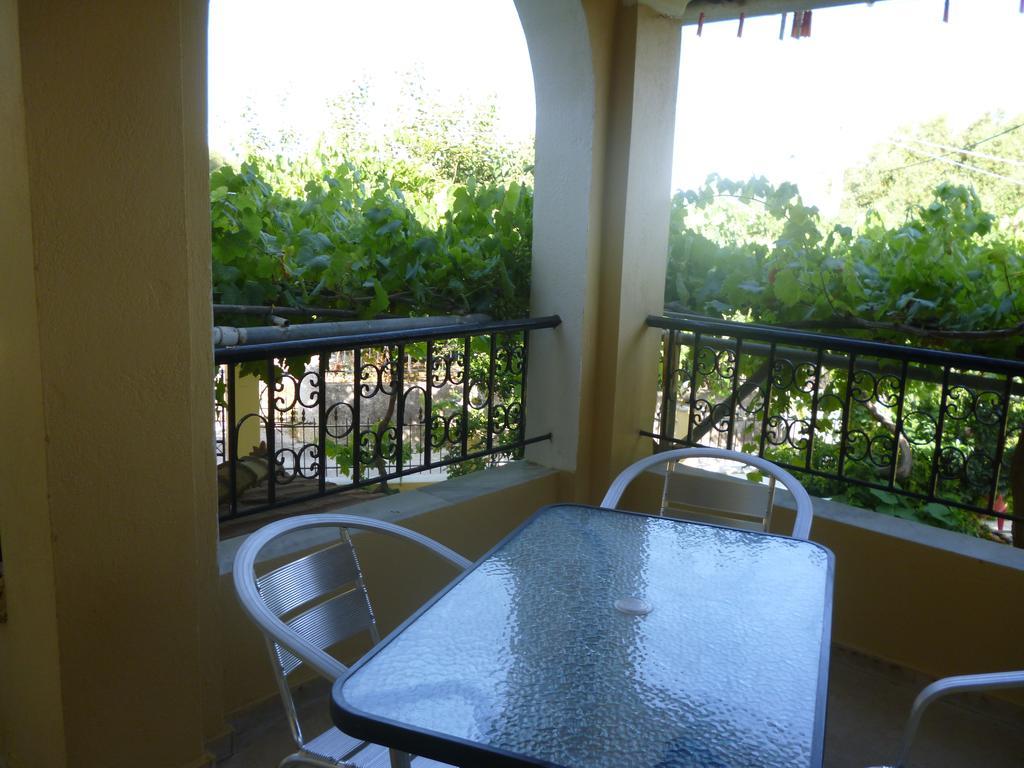 Giannis Apartment Agios Georgios Pagon Bagian luar foto